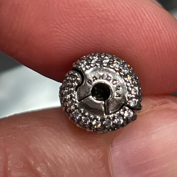 Like new Authentic Pandora Snake chain bracelet with pave barrel clasp 6.9” - Picture 6 of 9